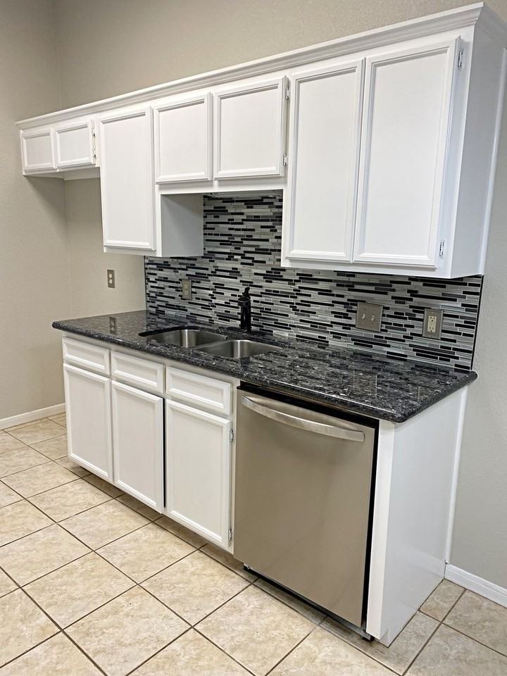 9170 Manion Dr - Photo 5 of 17