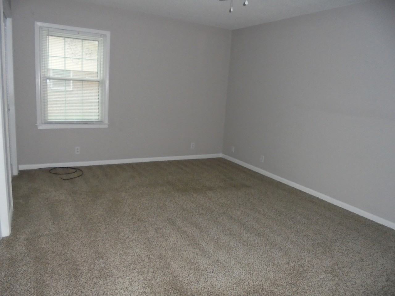 402 Melbourne Dr - Photo 5 of 12