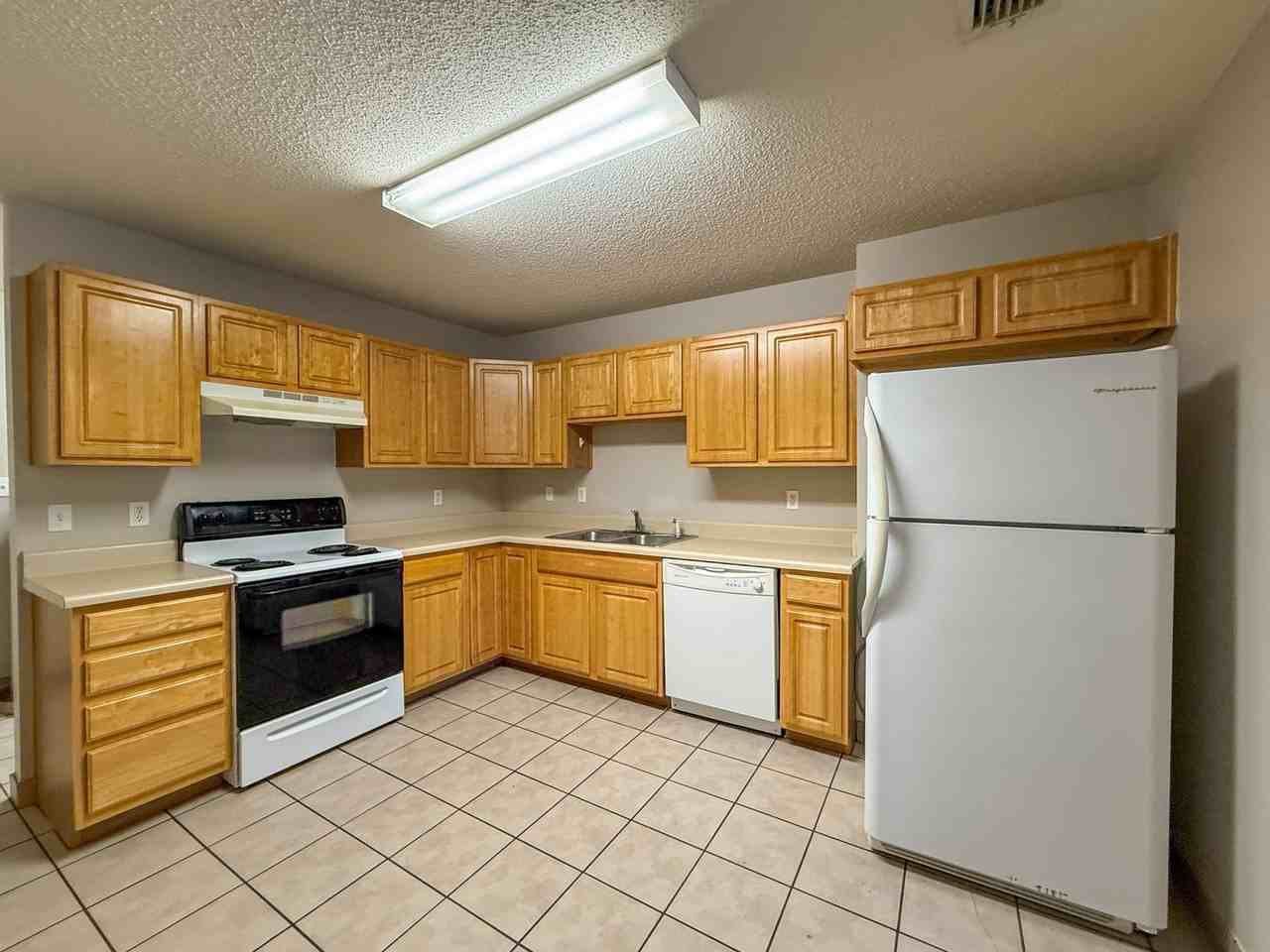 5877 Byrom St - Photo 4 of 14