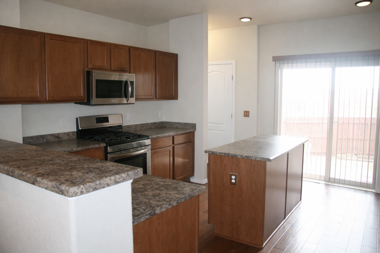 7123 Silverwind Cir - Photo 3 of 8