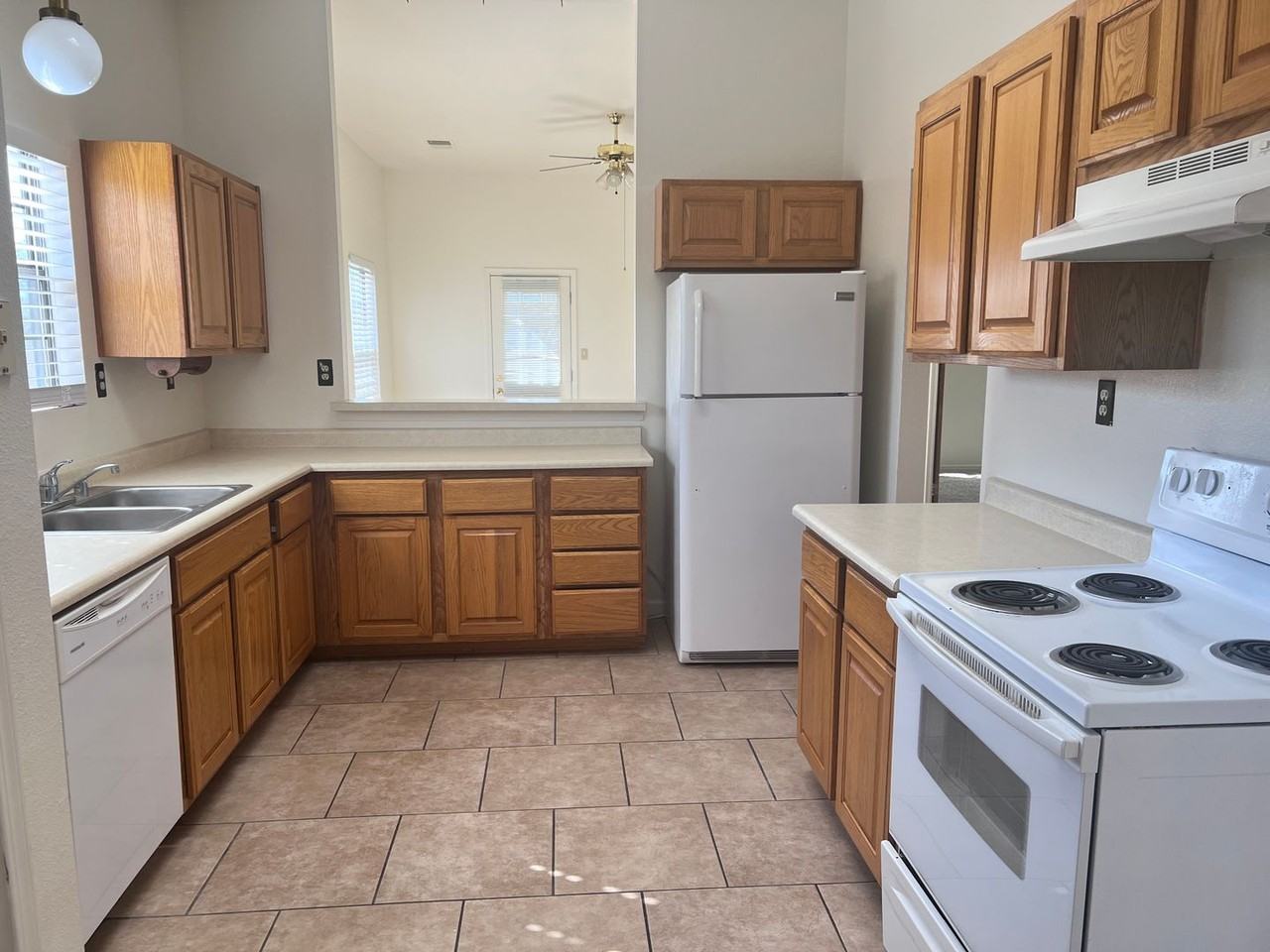 5401 Luttrell Ct Ne - Photo 4 of 15