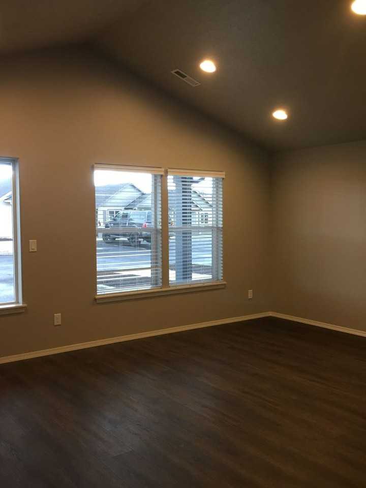 1527 Sw 36th Loop - Photo 2 of 10