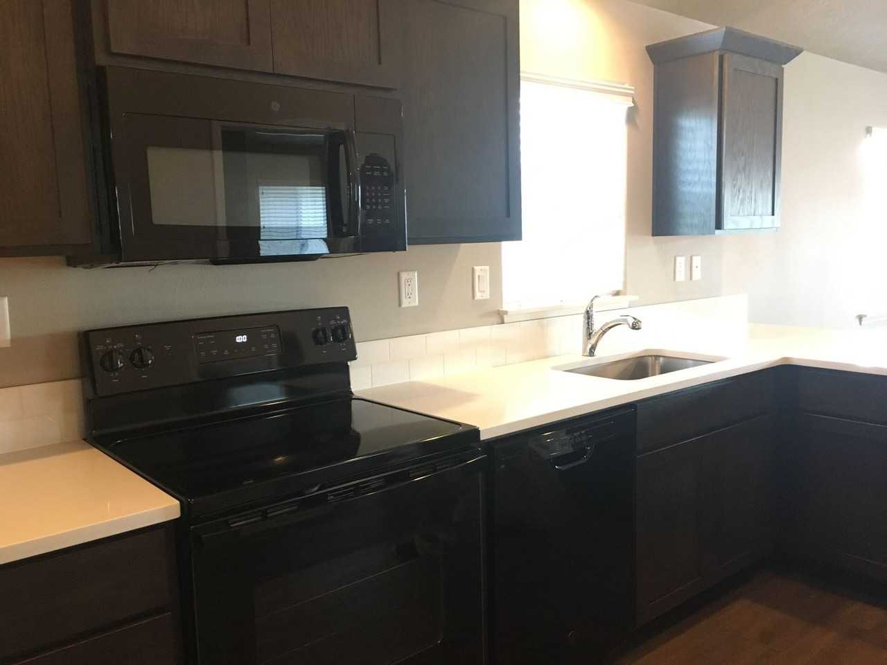 1527 Sw 36th Loop - Photo 7 of 10