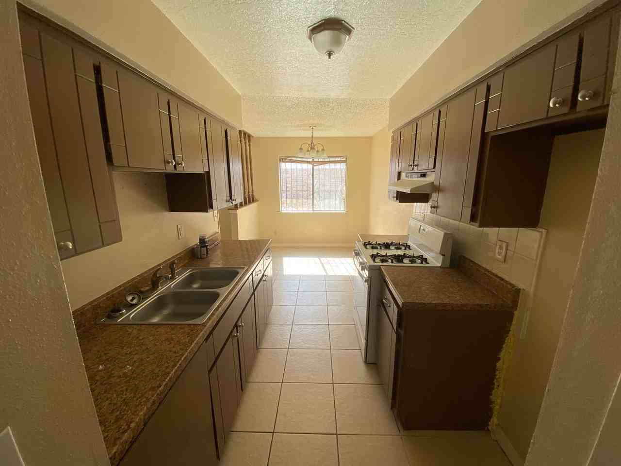 10772 Port Arthur Ln - Photo 3 of 17