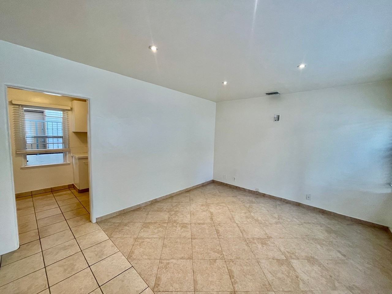 237 E Burbank Blvd #A - Photo 2 of 11