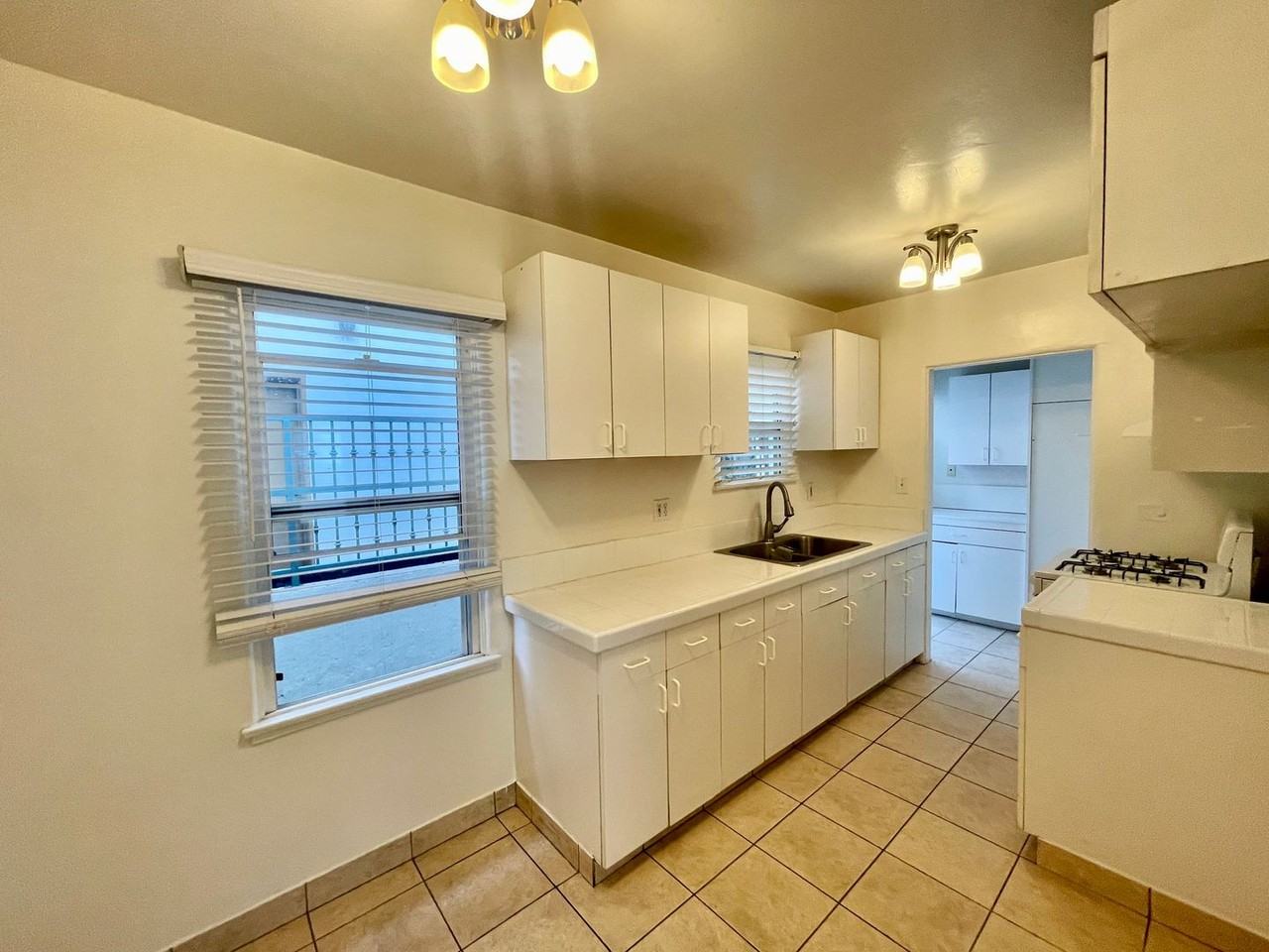 237 E Burbank Blvd #A - Photo 3 of 11