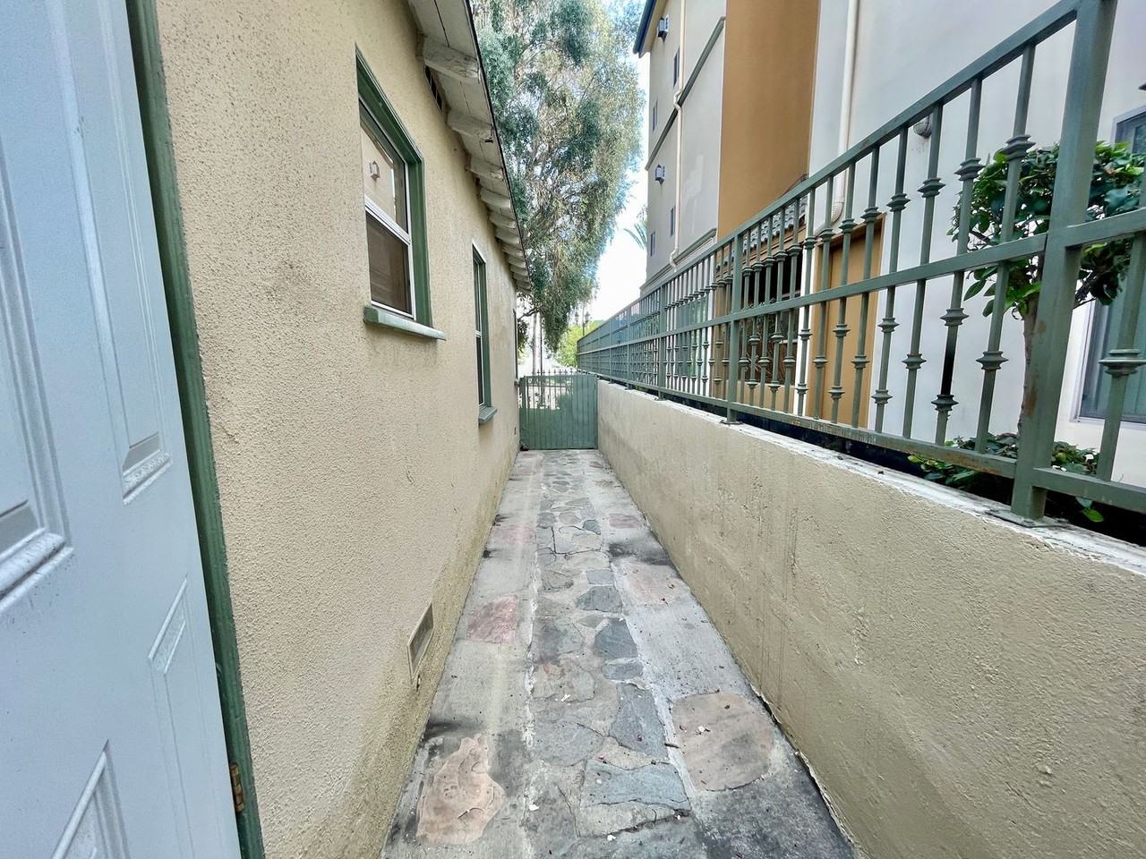 237 E Burbank Blvd #A - Photo 6 of 11