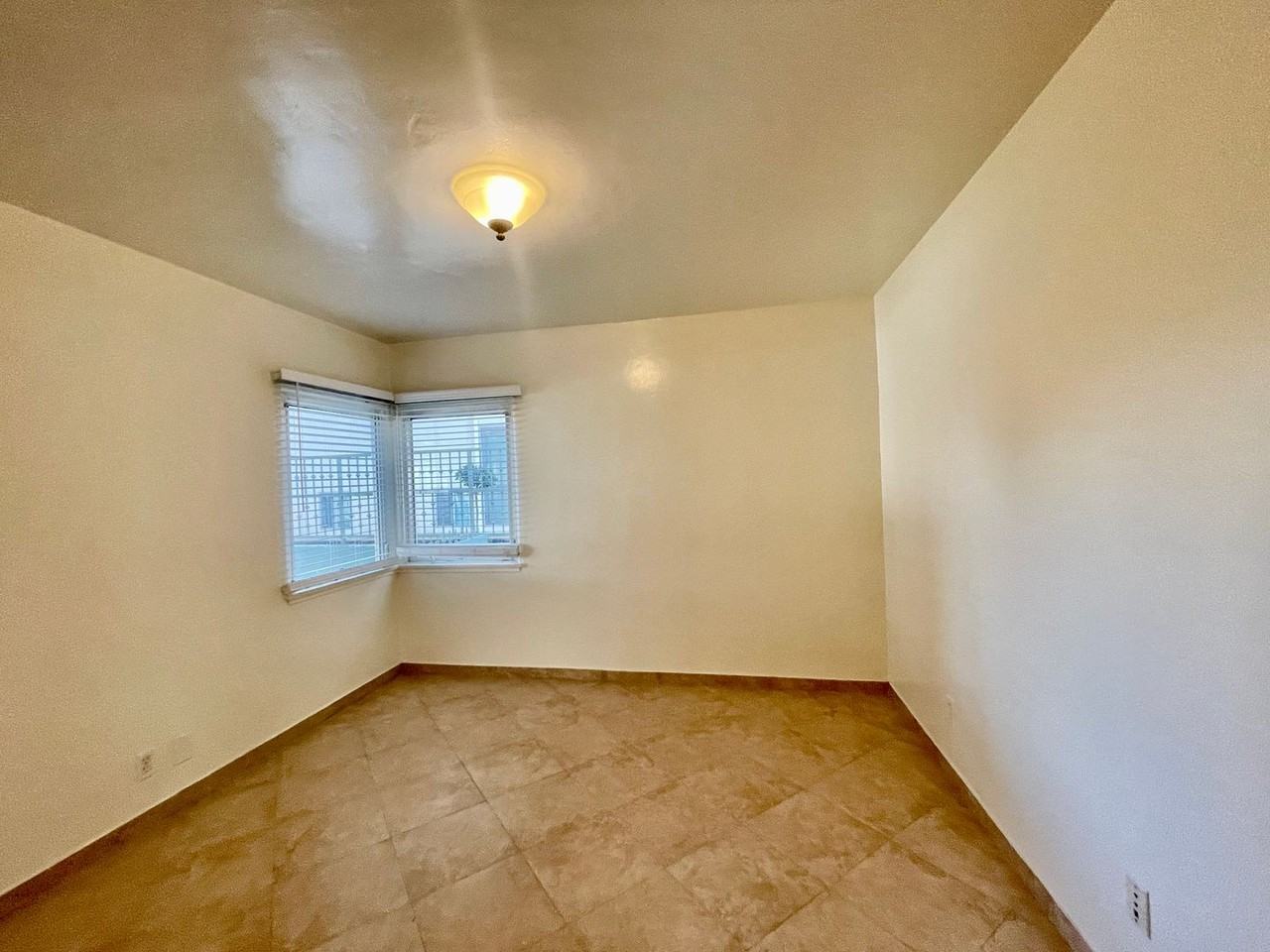 237 E Burbank Blvd #A - Photo 6 of 11