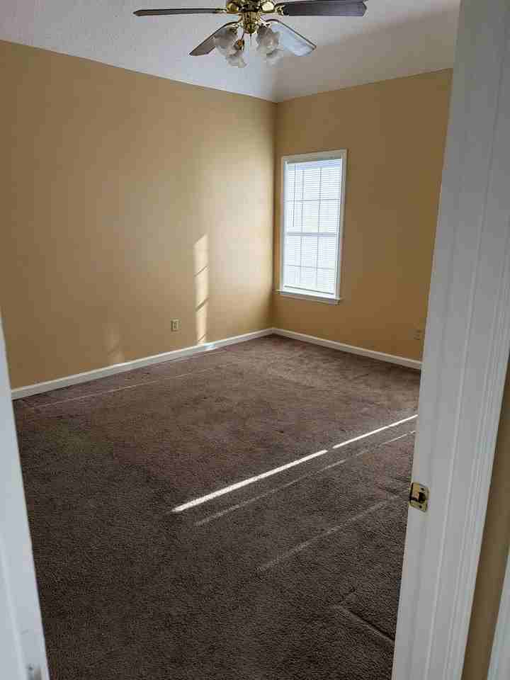 2148 Valley Edge Dr - Photo 4 of 15