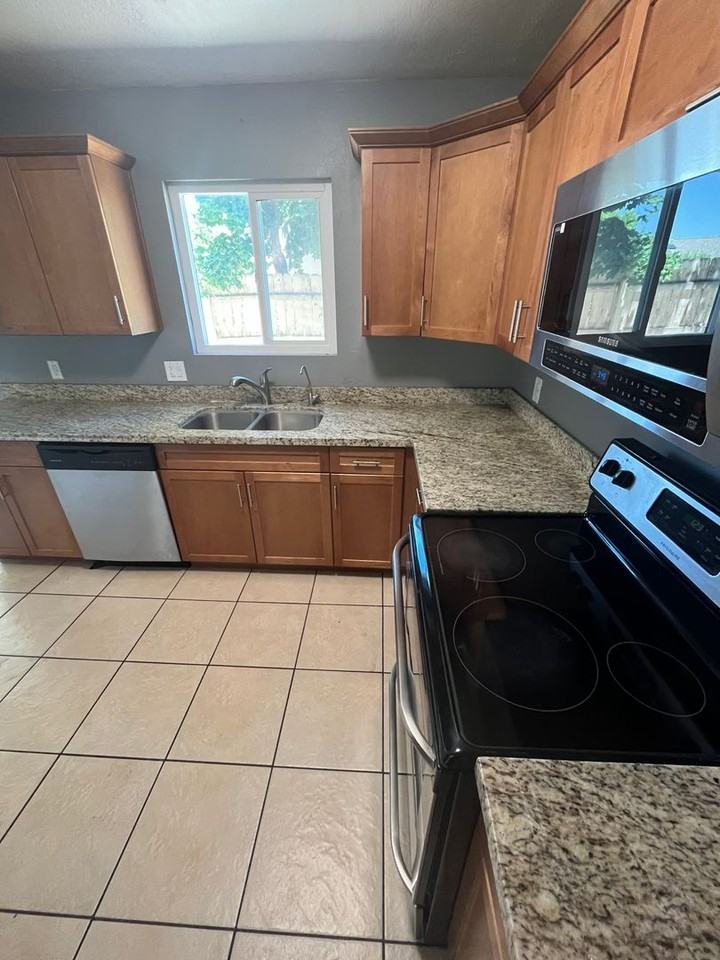 218 W 205 N - Photo 3 of 13