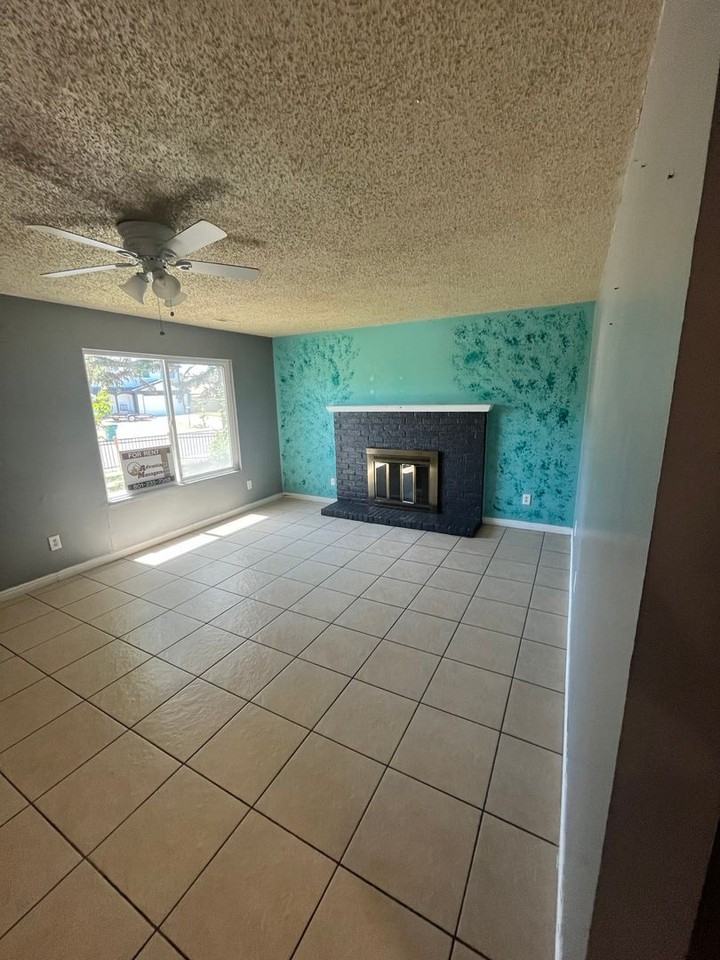 218 W 205 N - Photo 4 of 13