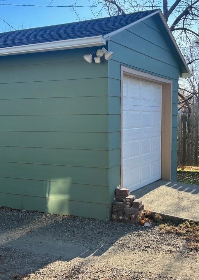 2020 10th Ave N - Photo 2 of 5