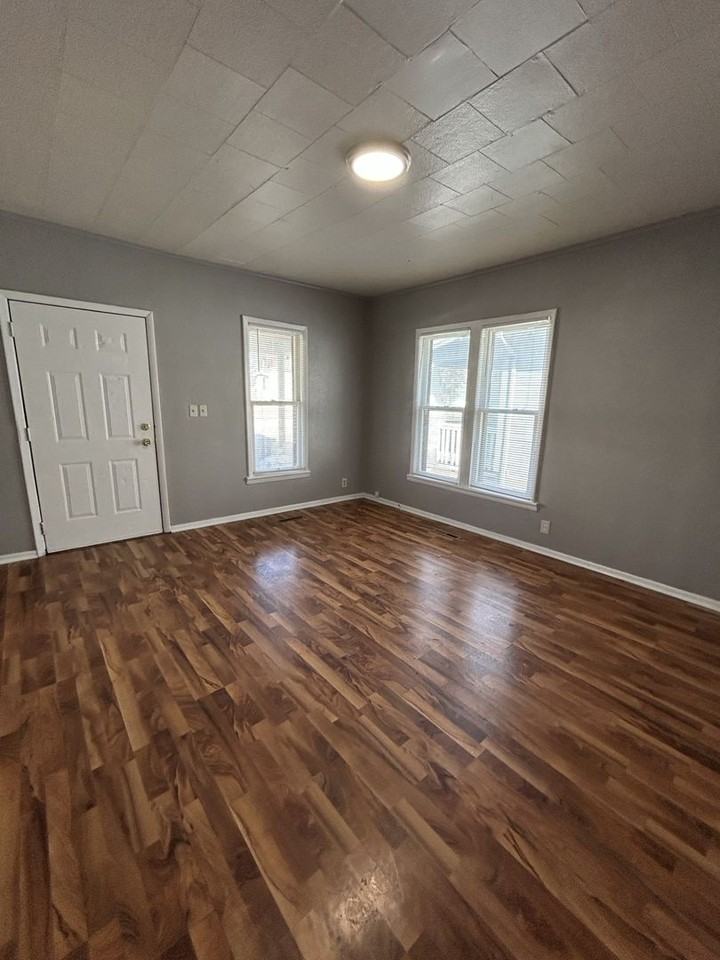 117 W Monroe St - Photo 3 of 12