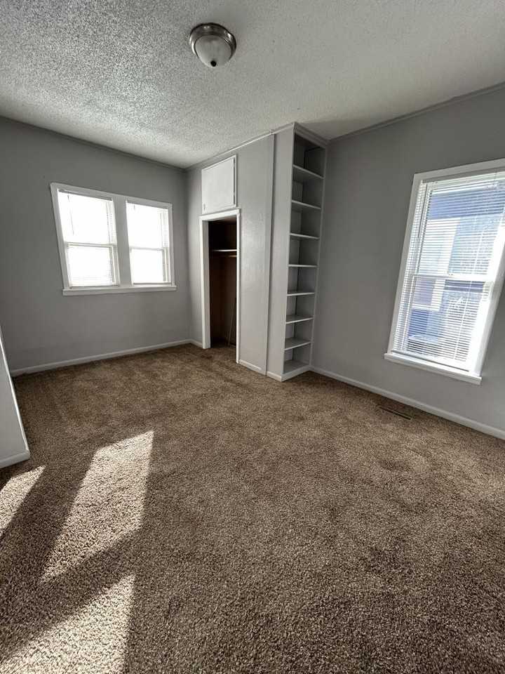 117 W Monroe St - Photo 4 of 12