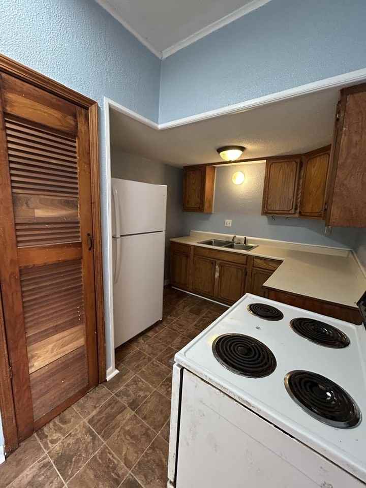 117 W Monroe St - Photo 5 of 12