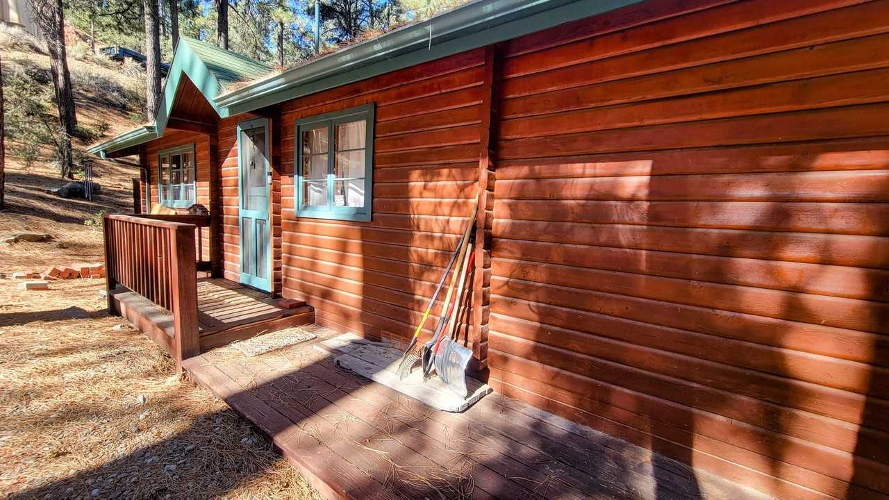 2101 Symonds Dr - Photo 2 of 17