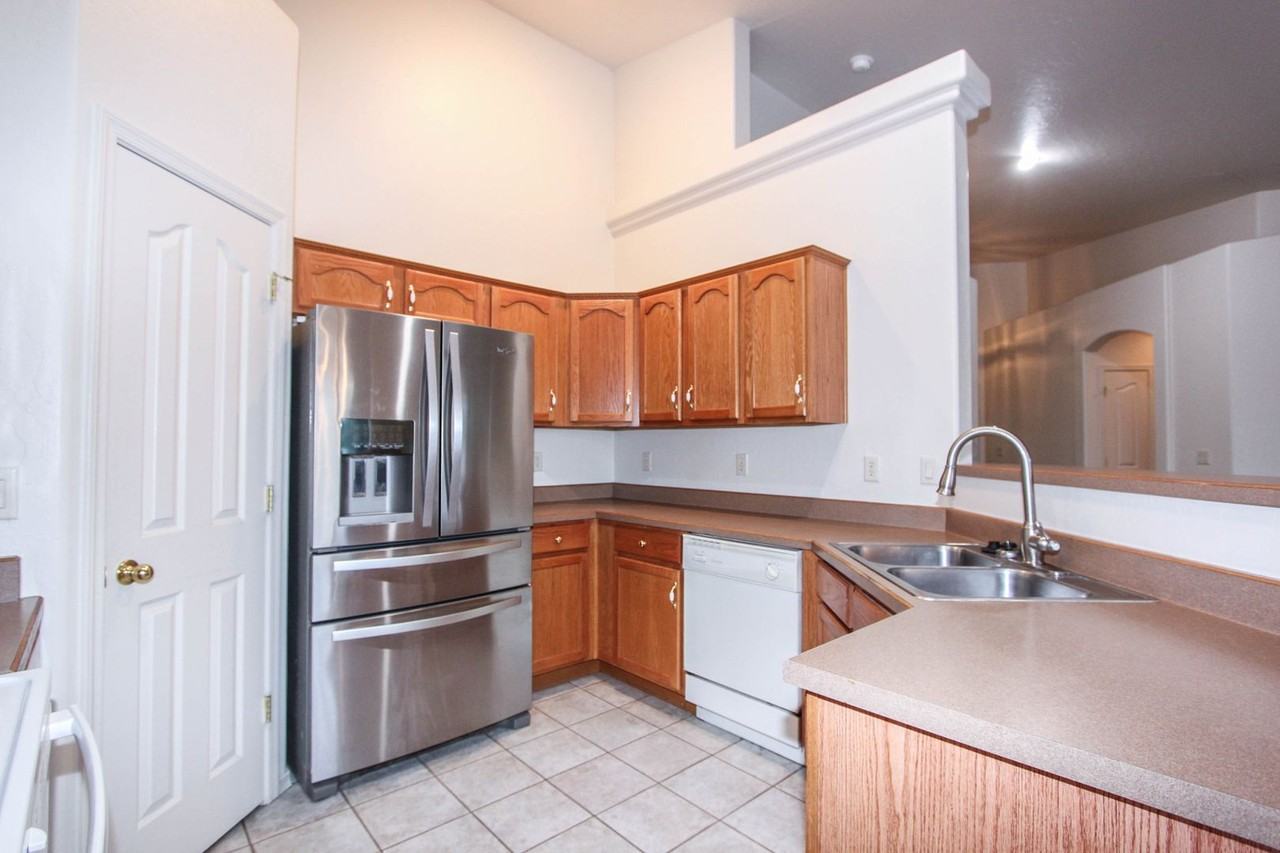 6935 E Kilkenny Pl - Photo 5 of 18