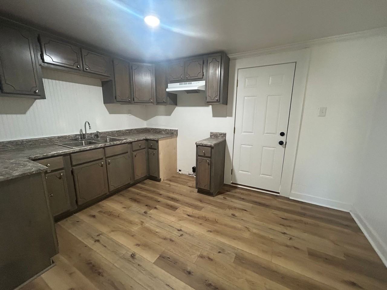 416 Tyus St - Photo 4 of 6