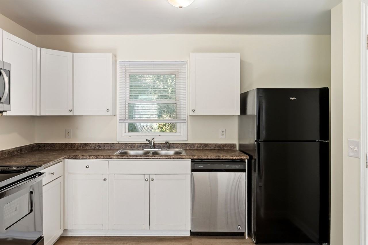 9 Fisher Pl #A - Photo 5 of 13