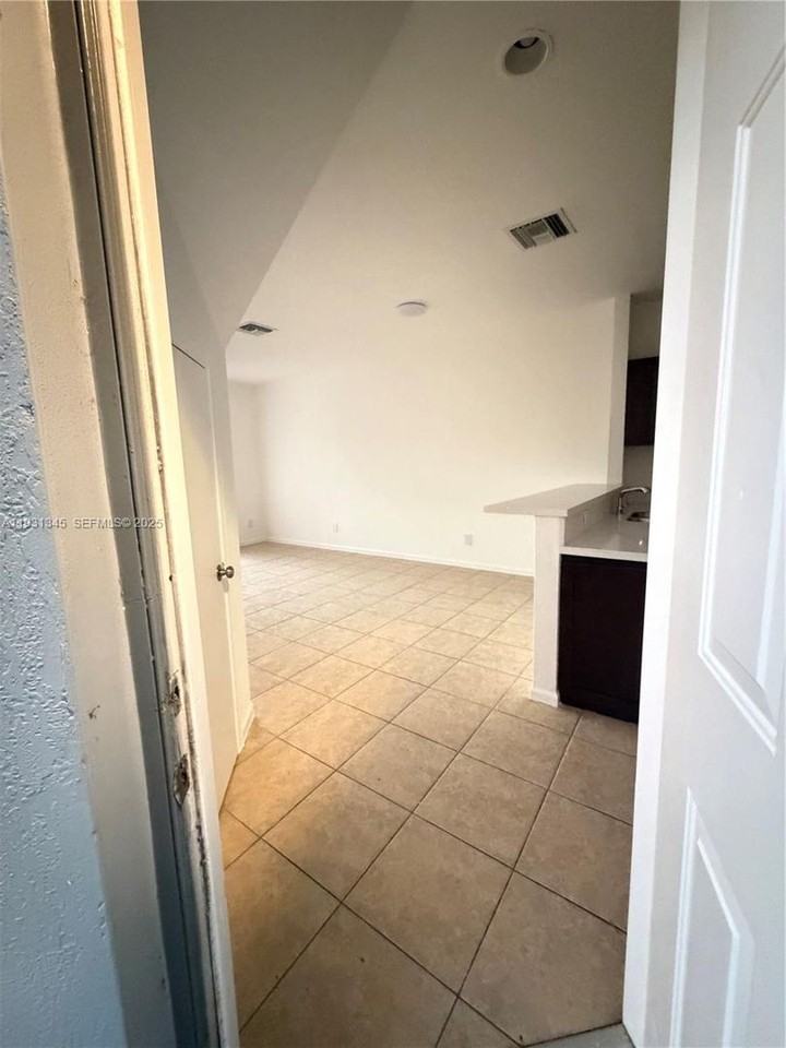 1415 Nw 34th Way - Photo 5 of 29