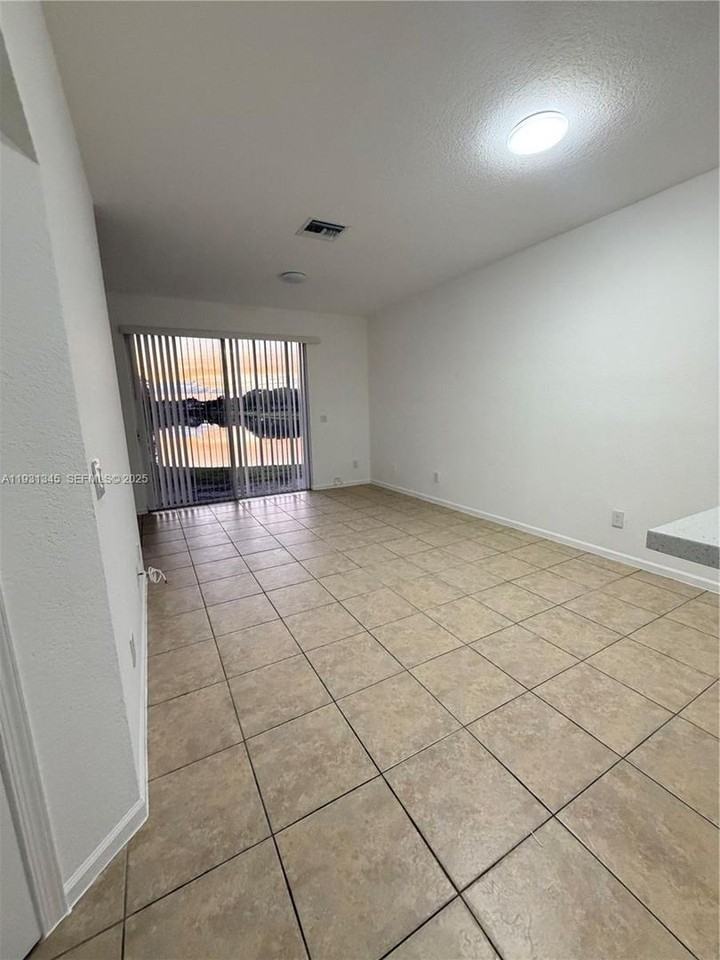 1415 Nw 34th Way - Photo 7 of 29