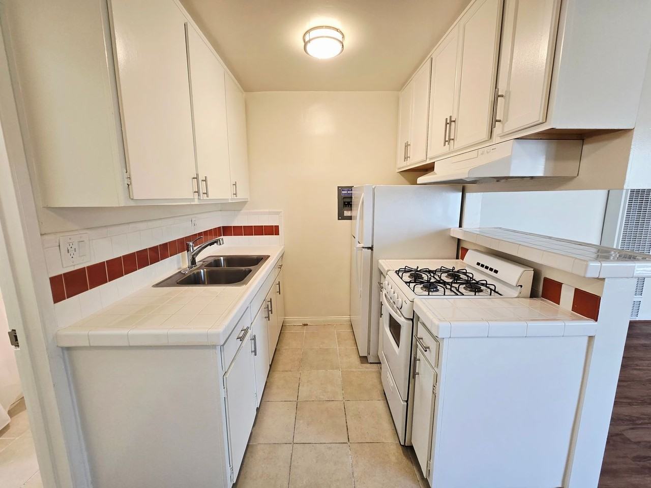 2928 4th St - Photo 2 of 5