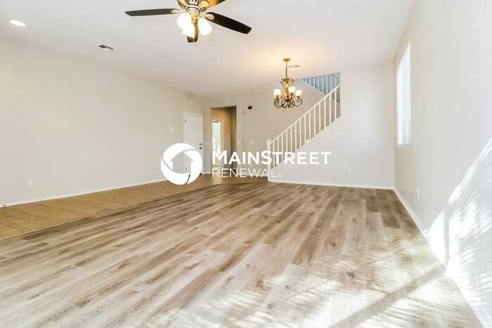 15418 W Laurel Ln - Photo 5 of 17