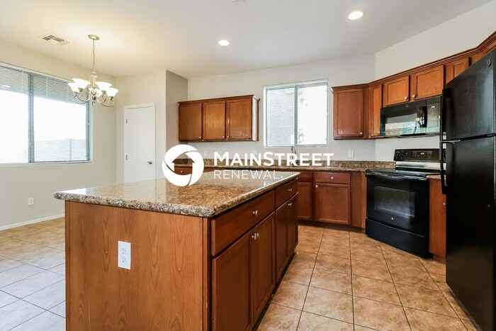 15418 W Laurel Ln - Photo 7 of 17