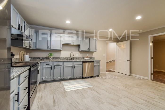 103 Mayflower St - Photo 4 of 20