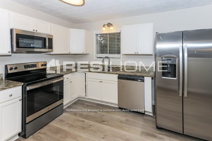 6686 Bedford Rd - Photo 3 of 19