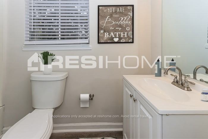 6686 Bedford Rd - Photo 5 of 19