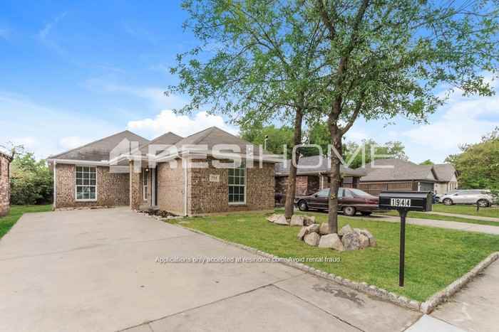 1944 Gallagher St - Photo 2 of 18