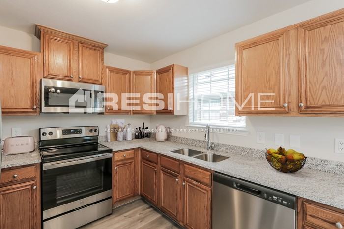 1944 Gallagher St - Photo 4 of 18