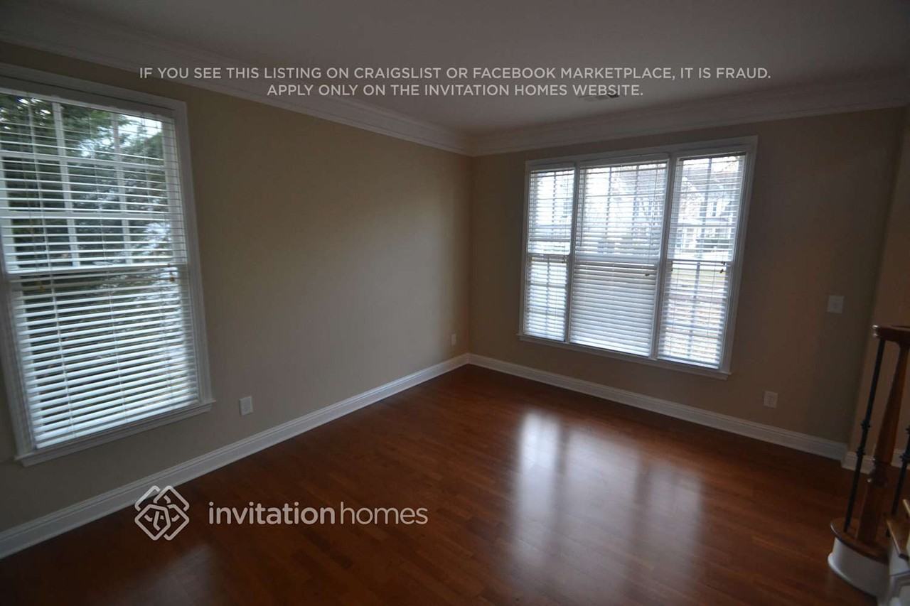 1451 Heatherglade Ln - Photo 3 of 10