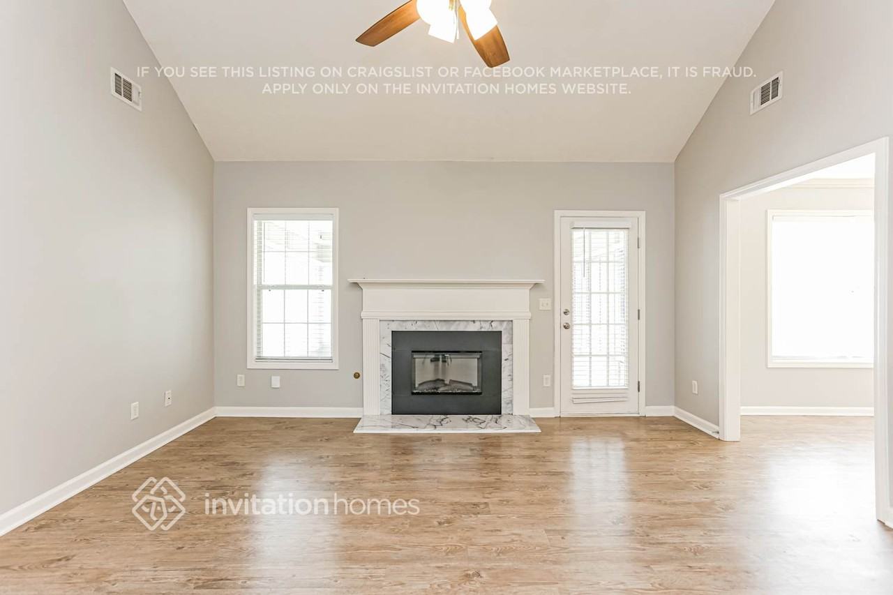 2995 Meadow Gate Way - Photo 3 of 17