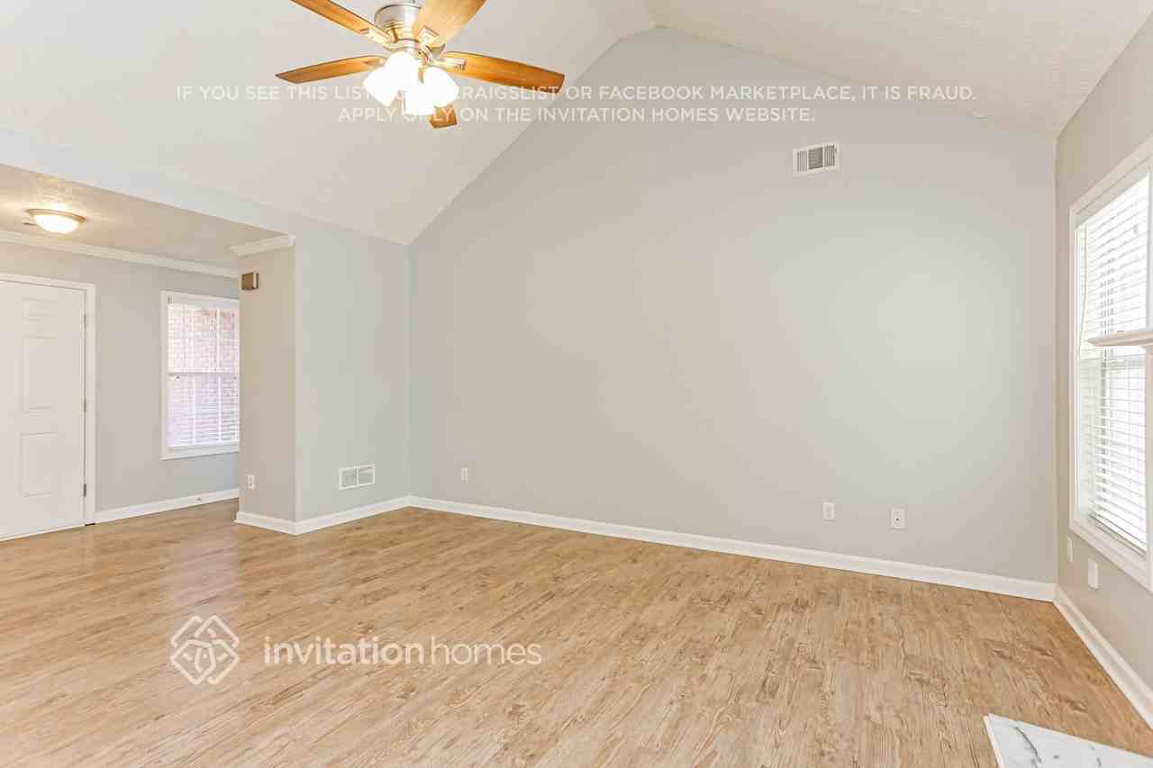 2995 Meadow Gate Way - Photo 4 of 17