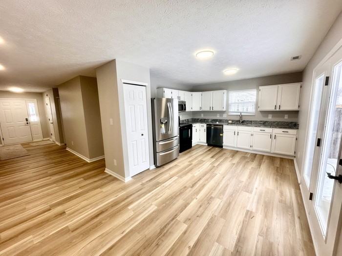 2233 Historic Oaks Blvd - Photo 2 of 18