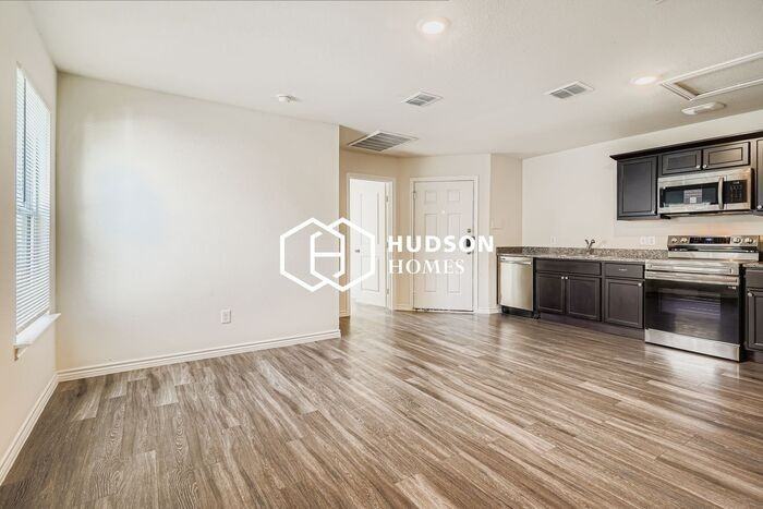 1226 Chestnut St #B - Photo 3 of 14