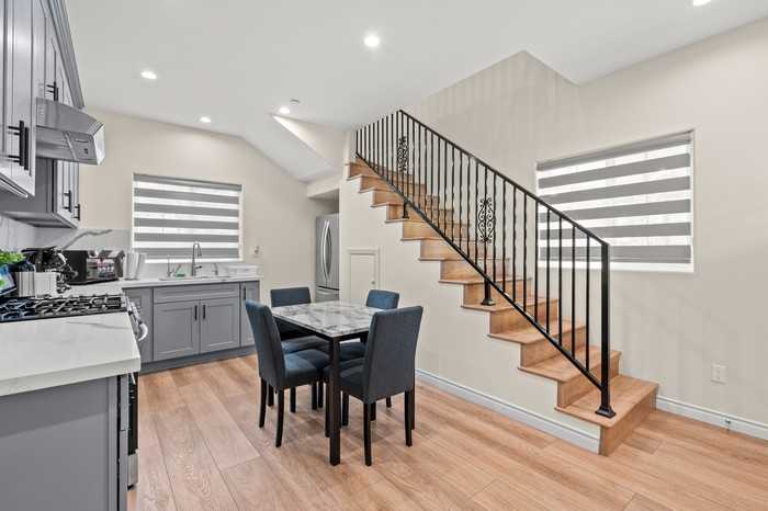 3848 Brookline Ave - Photo 6 of 38