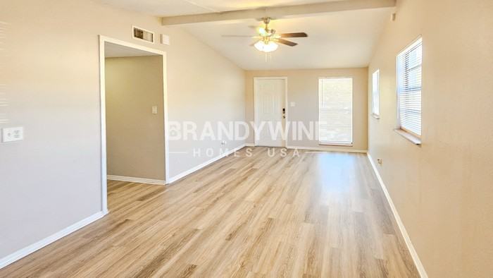 4401 N 72nd St - Photo 3 of 23