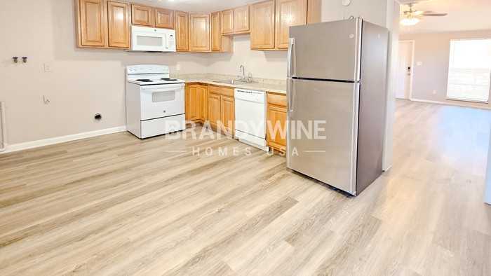 4401 N 72nd St - Photo 5 of 23