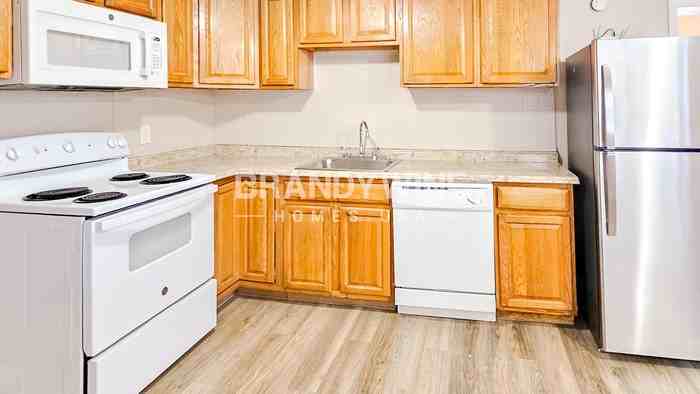 4401 N 72nd St - Photo 7 of 23