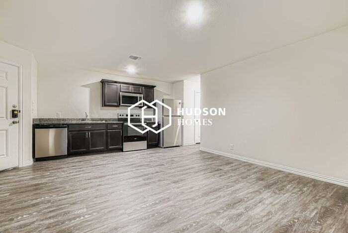 3215 Mcarthur Ave #102 - Photo 4 of 14