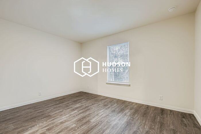 3215 Mcarthur Ave #102 - Photo 7 of 14