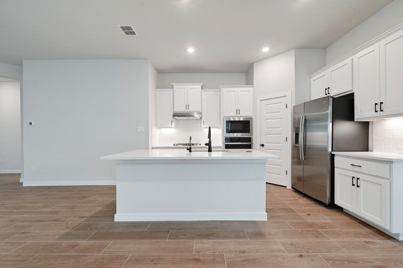 201 Arches Dr #1 - Photo 4 of 13