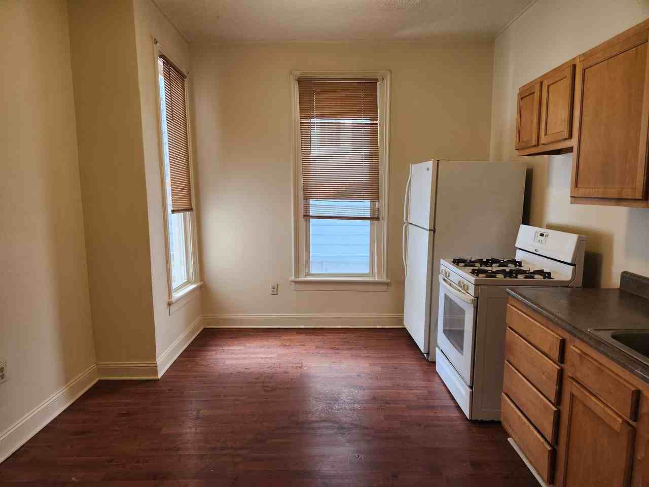 410 Graves St #1 - Photo 6 of 17