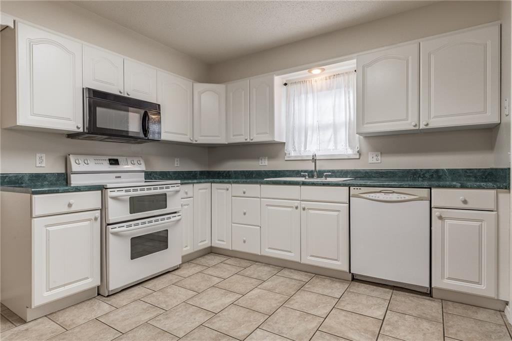 9 Shirley Ln #1 - Photo 4 of 10