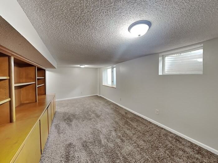 3405 Ensign Ave N - Photo 4 of 26