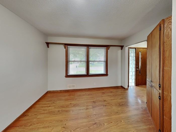 3405 Ensign Ave N - Photo 6 of 26