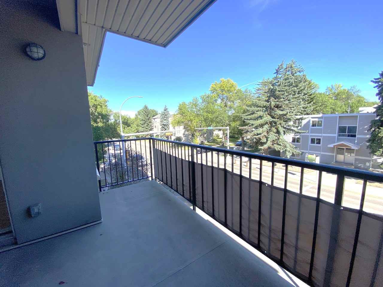 404, 9907-91 Ave - 1 #E - Photo 4 of 20